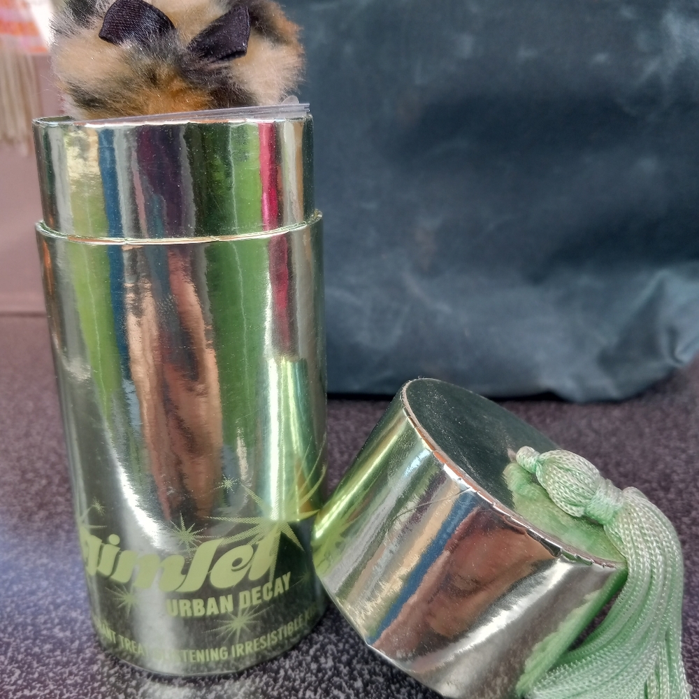 Urban Decay sparkling body powder